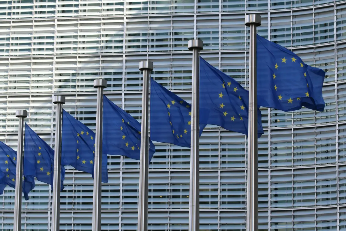 EU-Kommissionen skærper konkurrencekontrollen med tech-giganter og kunstig intelligens.