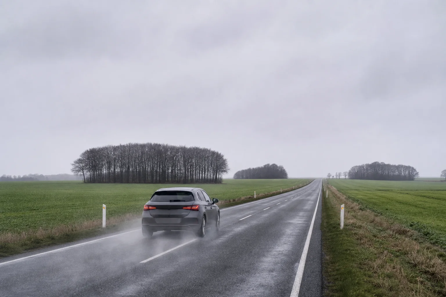 Biler i tæt trafik på dansk motorvej